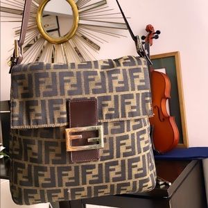 Fendi Handbag baguette Clothe for female or male